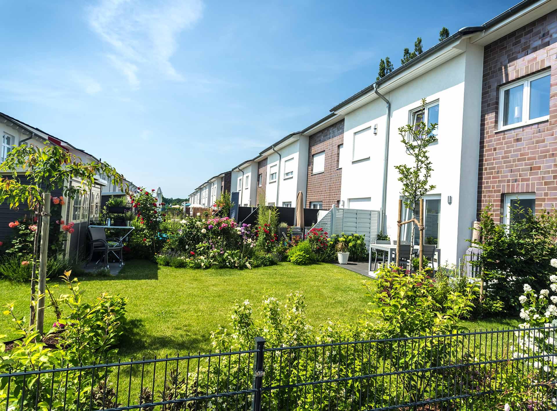Sichtschutz bei Reihenhäusern Blick in Garten von Reihenhäusern