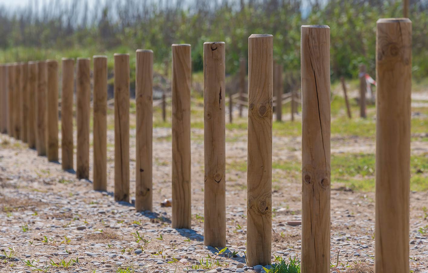 Palisaden und Pfähle am Lager bei HolzSpezi Laube